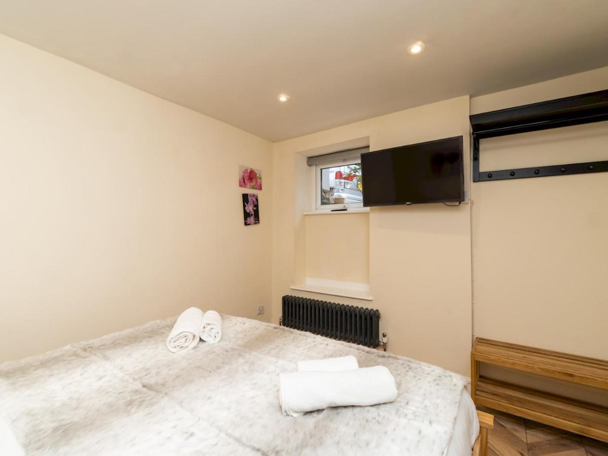 Pass The Keys Lovely 1 Bed Apartment With Free Parking Bath Exterior photo
